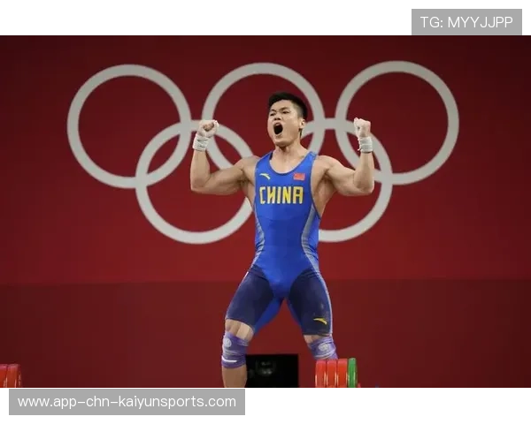 举重男子组三人破纪录，展现中国力量的巅峰对决