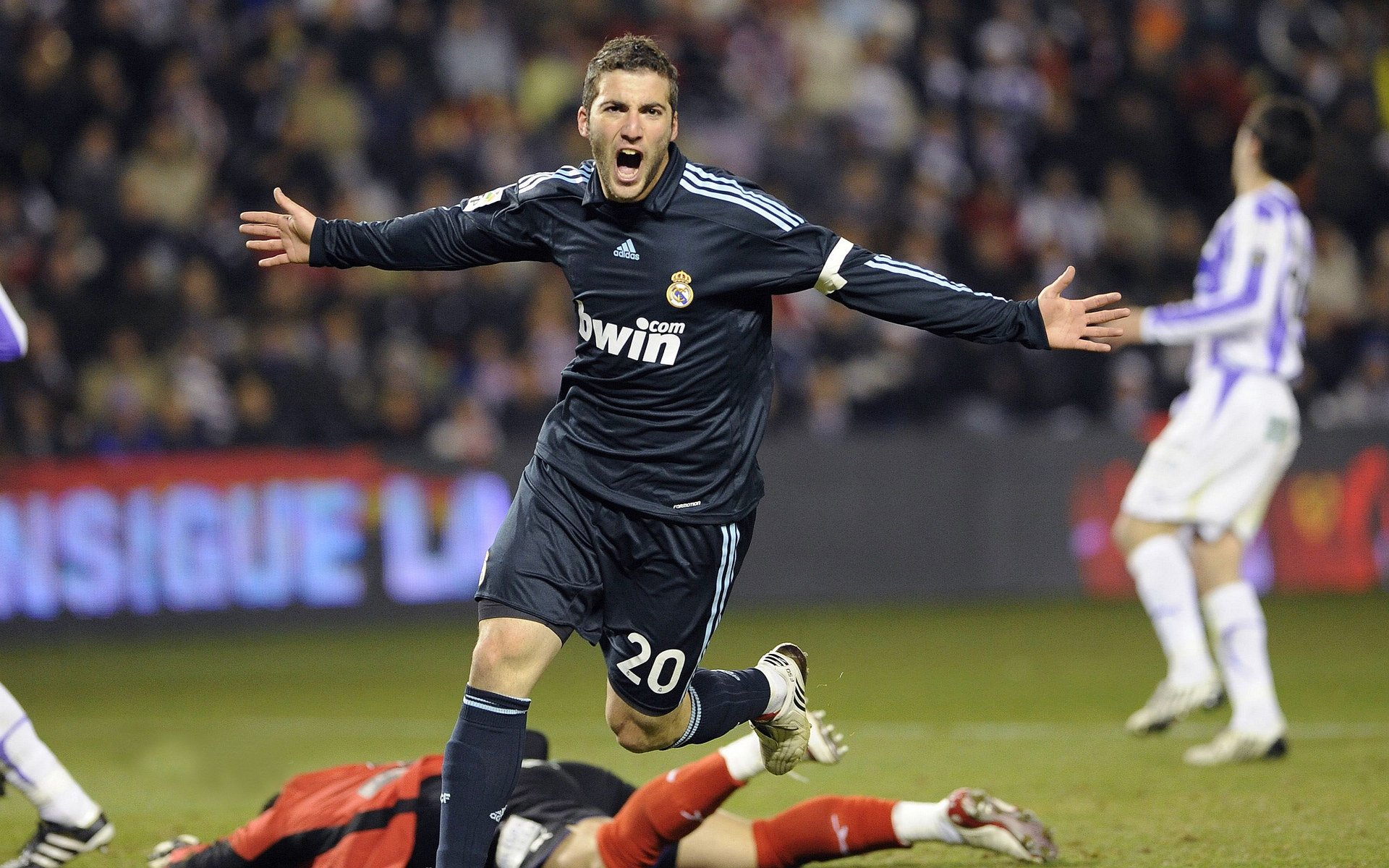 曼城在欧洲赛场的统治性表现持续引发讨论,曼城夺欧冠咋办